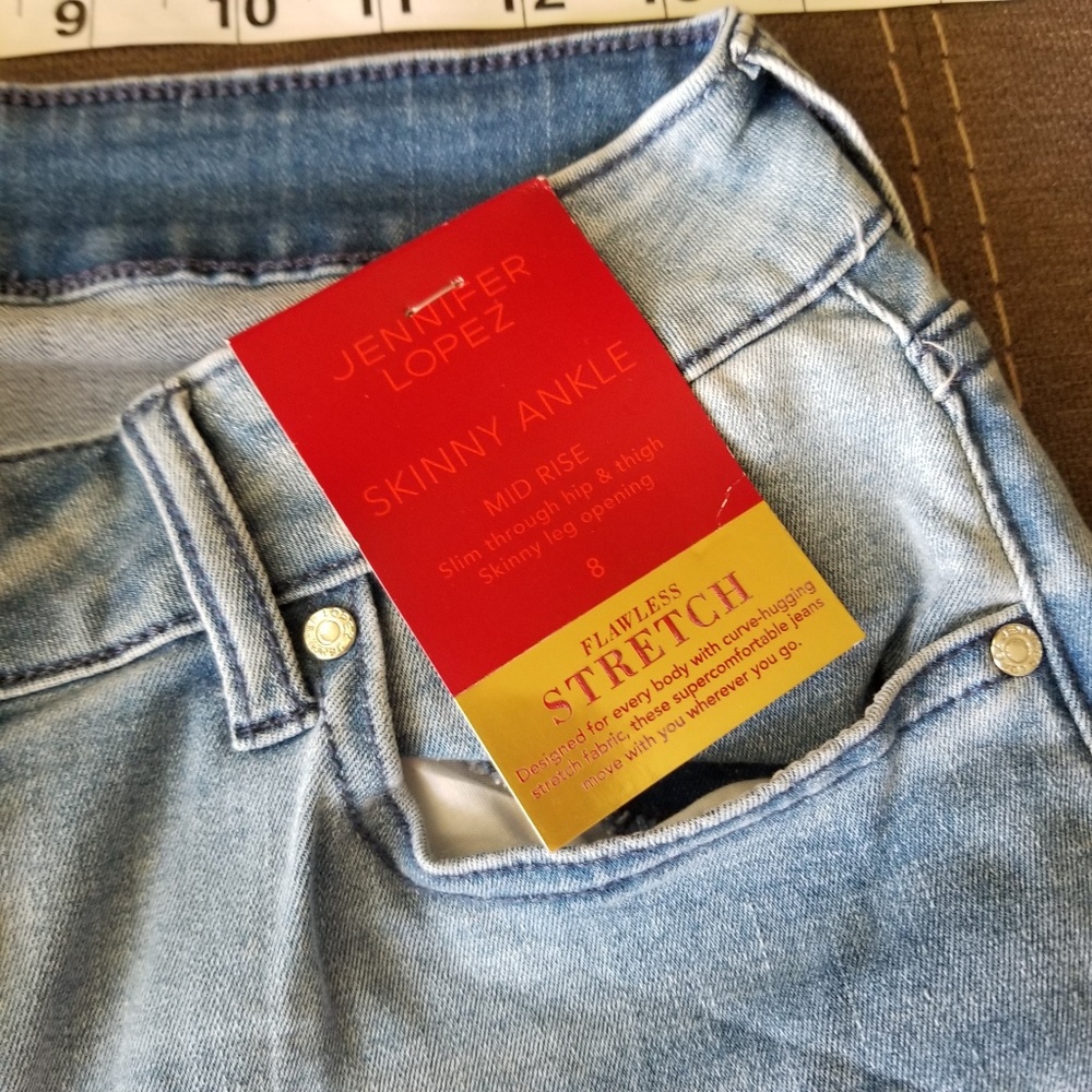 NWT Jennifer Lopez Mid Rise Skinny Ankle Jeans - Picture 3 of 6